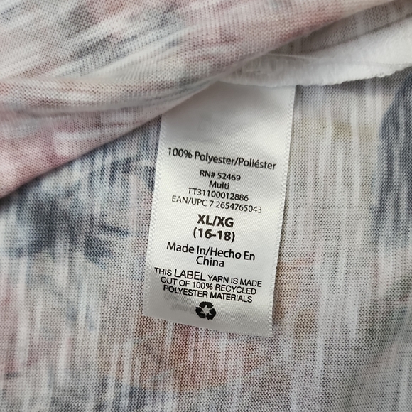 Time and Tru Floral Tunic Top in Cream Multi - Picture 7 of 7